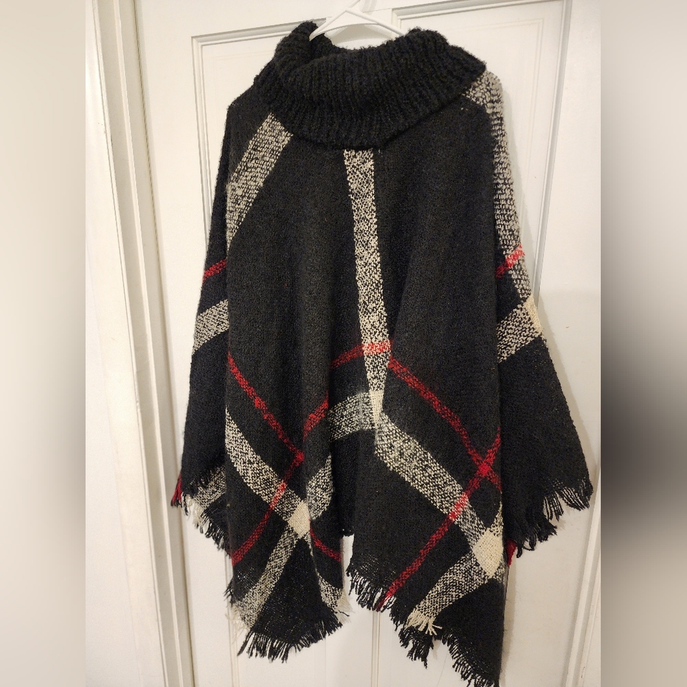 High neck free style cape, in wool fabric